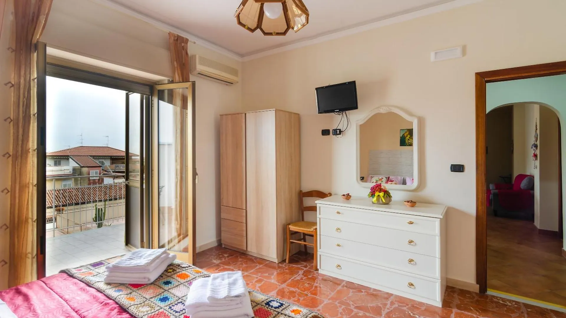 Casa Aurora A Due Passi Dalla Ferrovia 기아레 0*,